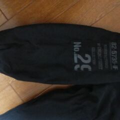 １４０サイズ　フード付きジャンパーの画像