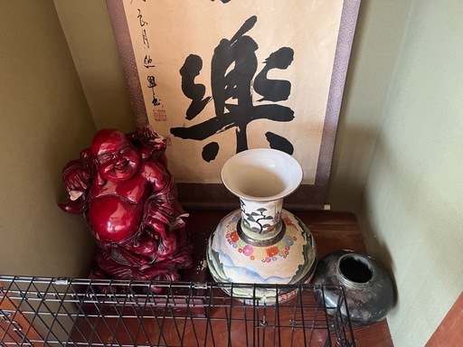 お着物と壺\n