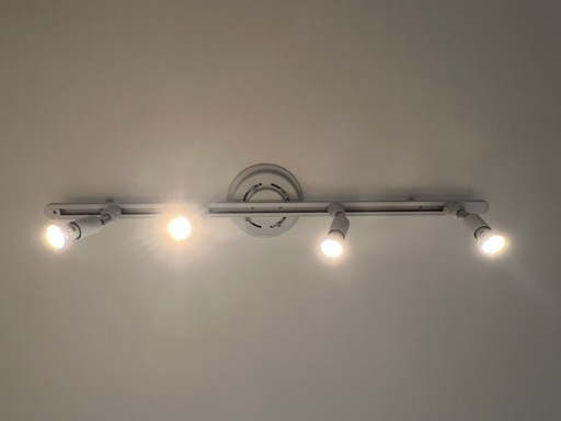 日付限定値引き中！ダクトレールとLED電球付き4個