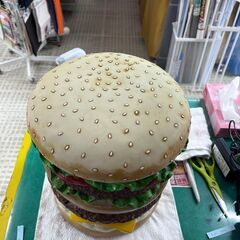 ロータリー・ヒロ チェア ハンバーガー スツール インテリアの画像