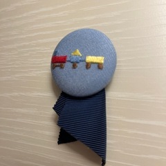 ファミリア　ブローチの画像