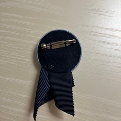 ファミリア　ブローチの画像