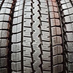 【走行短め】DUNLOP WINTER MAXX SV01 185R14 8PR LT 14インチ スタッドレス 4本 22年製 ボンゴ バネット 小型トラック等　(VTO048) の画像