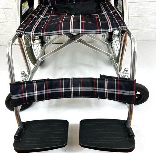介助式軽量車椅子　ノーパンクタイヤ　