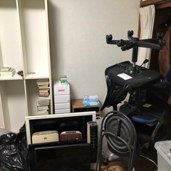 全部ジャンクのテレビやゲーミングモニターやイス4脚やらです