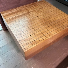 囲碁台と碁石セットの画像