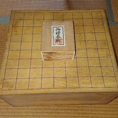 【高級 本格将棋セット】本桂脚付将棋盤.将棋駒の画像