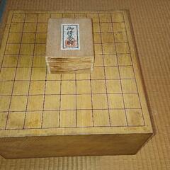 【高級 本格将棋セット】本桂脚付将棋盤.将棋駒の画像