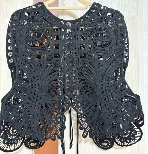 マメ　クロゴウチ　刺繍ベスト