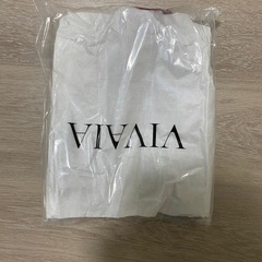 ビバイア vivaia 赤 ニット帽 帽子 クリスタル 雪の結晶 ポンポン付き レッドの画像