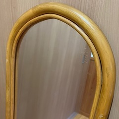 壁掛けミラー　ラタン　スリッパラックの画像