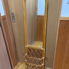 壁掛けミラー　ラタン　スリッパラック