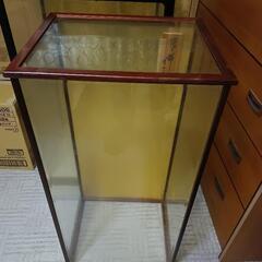 【無料】ガラス棚◆五月人形用として使われていた品◆ディスプレイや収納に最適！の画像