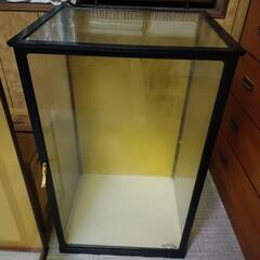 【無料】ガラス棚◆五月人形用として使われていた品◆ディスプレイや収納に最適！の画像