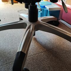 【ジャンク】True Innovations EZ エグゼクティブチェアー 定価￥28780 革がボロボロ 機能OK 耐荷重150kgの画像