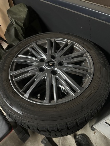 セレナ　スタッドレスタイヤ　ヨコハマタイヤ