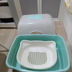 大幅値下げ！[USED]   大きいサイズの猫用トイレ、フード付きの画像