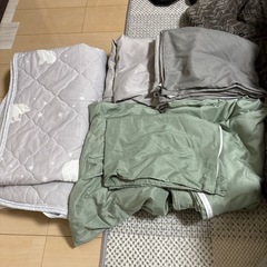 【取引成立につき受付終了】ニトリの白いセミダブルベッド+マットレス他(使用2年程度)の画像
