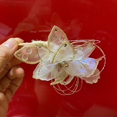 金　ベージュ　花　コサージュの画像