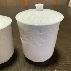 【新品未使用】出石焼　秀壺作　夫婦蓋付き湯呑　浮彫細工　白磁　レリーフ　ペアの画像