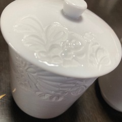 【新品未使用】出石焼　秀壺作　夫婦蓋付き湯呑　浮彫細工　白磁　レリーフ　ペアの画像