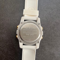 NIXONデジタル腕時計の画像