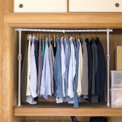 押入れ突っ張りハンガーラックの画像