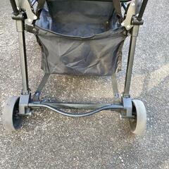 折り畳みベビーカーの画像