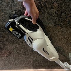 マキタ　コードレス掃除機（充電器がないです）の画像