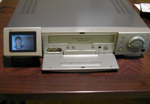 4000 VHS　ビデオデッキ ♦️液晶モニター付き　 シャープ VC-LB3