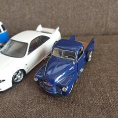 ミニカー3台の画像