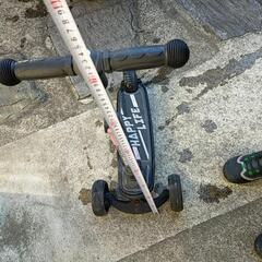  子供用キックボード スクーターの画像
