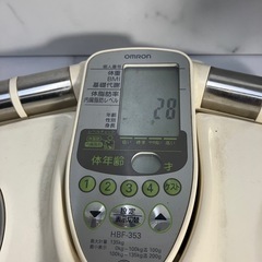 ☆値下げ☆K2501-102 オムロン体重体組成計 HBF-353-W 通電確認済み 説明書付属してないです。 キズ 汚れありの画像