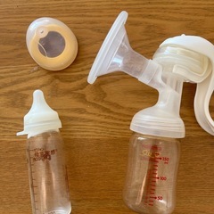 搾乳機、哺乳瓶などの画像