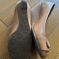 トリーバーチTORYBURCH  本革キャメルウェッジソールパンプス 23.5
の画像