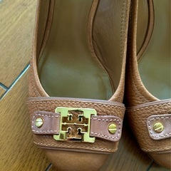 トリーバーチTORYBURCH  本革キャメルウェッジソールパンプス 23.5
の画像