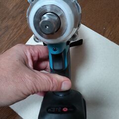 インパクトレンチ  充電式 18V 　未使用に近いです　説明内容をよく理解してご連絡ください。の画像