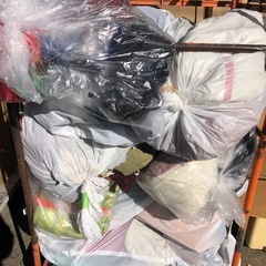 格安で古着の卸売りです。一袋100円