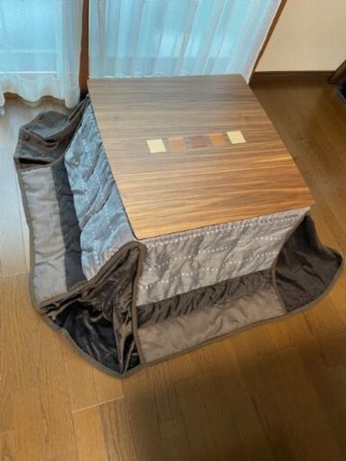 美品小型電気こたつ　こたつ布団付き　60ｃｍ角