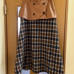 レザーぺプラム風ロングスカート