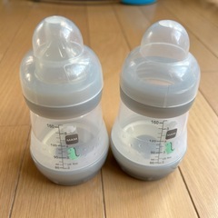 哺乳瓶とミルクバッグのセットの画像