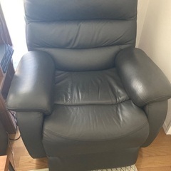 リクライニングソファ　黒　合皮？