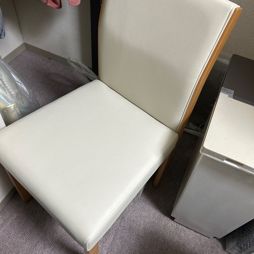 1脚千円、2脚あります。1脚づつでもオッケーです。
