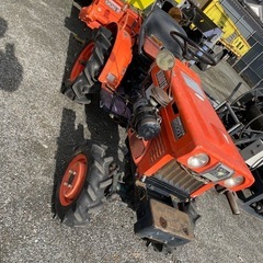 クボタトラクターの画像