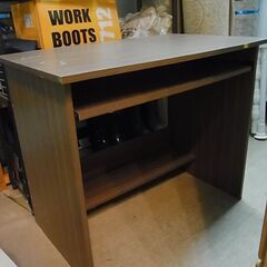 セール中につき、通常特価2,728円より半額の1,364円!　【30】木製　パソコンデスク　デスク　机　PCデスク　パソコン机　平机　学習デスク　キーボードスライダー付きの画像