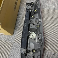 H29エスクァイア　純正テール左の画像