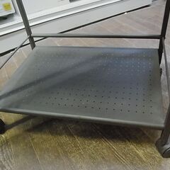 閉店セール中につき、通常特価877円より３０％引きの613円!　スチールラック　キャスターワゴン　パンチングラック　パンチングシェルフ　ブラウンの画像