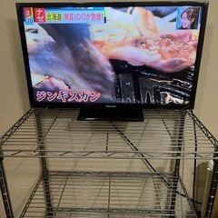 ラックとテレビの画像