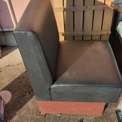 立派なソファ　無料です!の画像