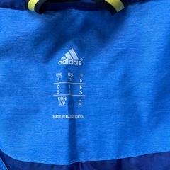 adidasダウン風ジャケットの画像